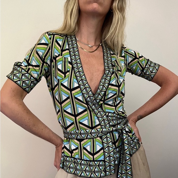 Vintage Diane Vin Furstenberg Green Silk V Neck Wrap Blouse Size 4 - Picture 8 of 8
